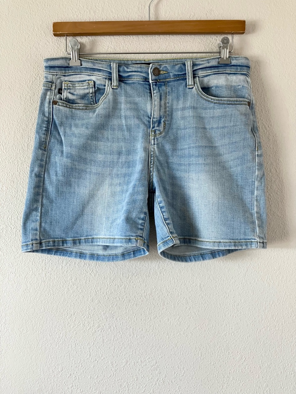JUDY BLUE High Rise Mid-Thigh Denim Shorts L Light Wash #15220 Festival Beach